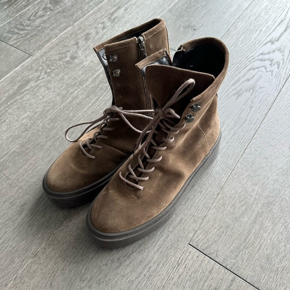 Aquatalia Shoes - Aquatslia suede boots